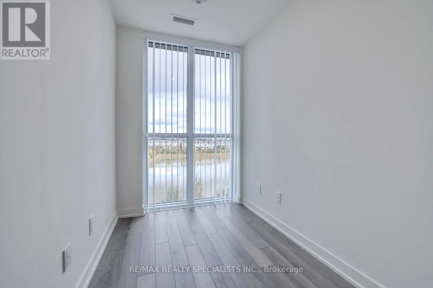 405 - 3071 TRAFALGAR ROAD