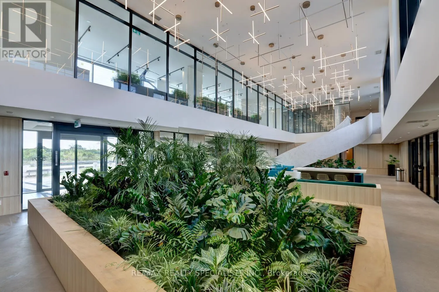 405 - 3071 TRAFALGAR ROAD