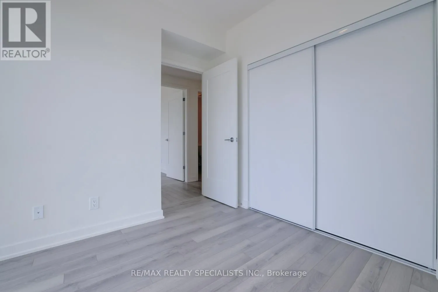 405 - 3071 TRAFALGAR ROAD