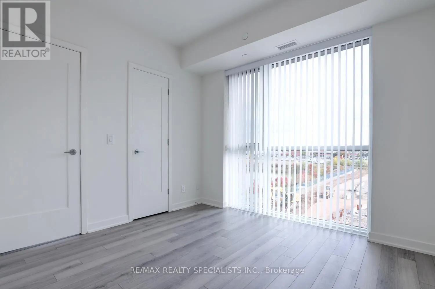 405 - 3071 TRAFALGAR ROAD