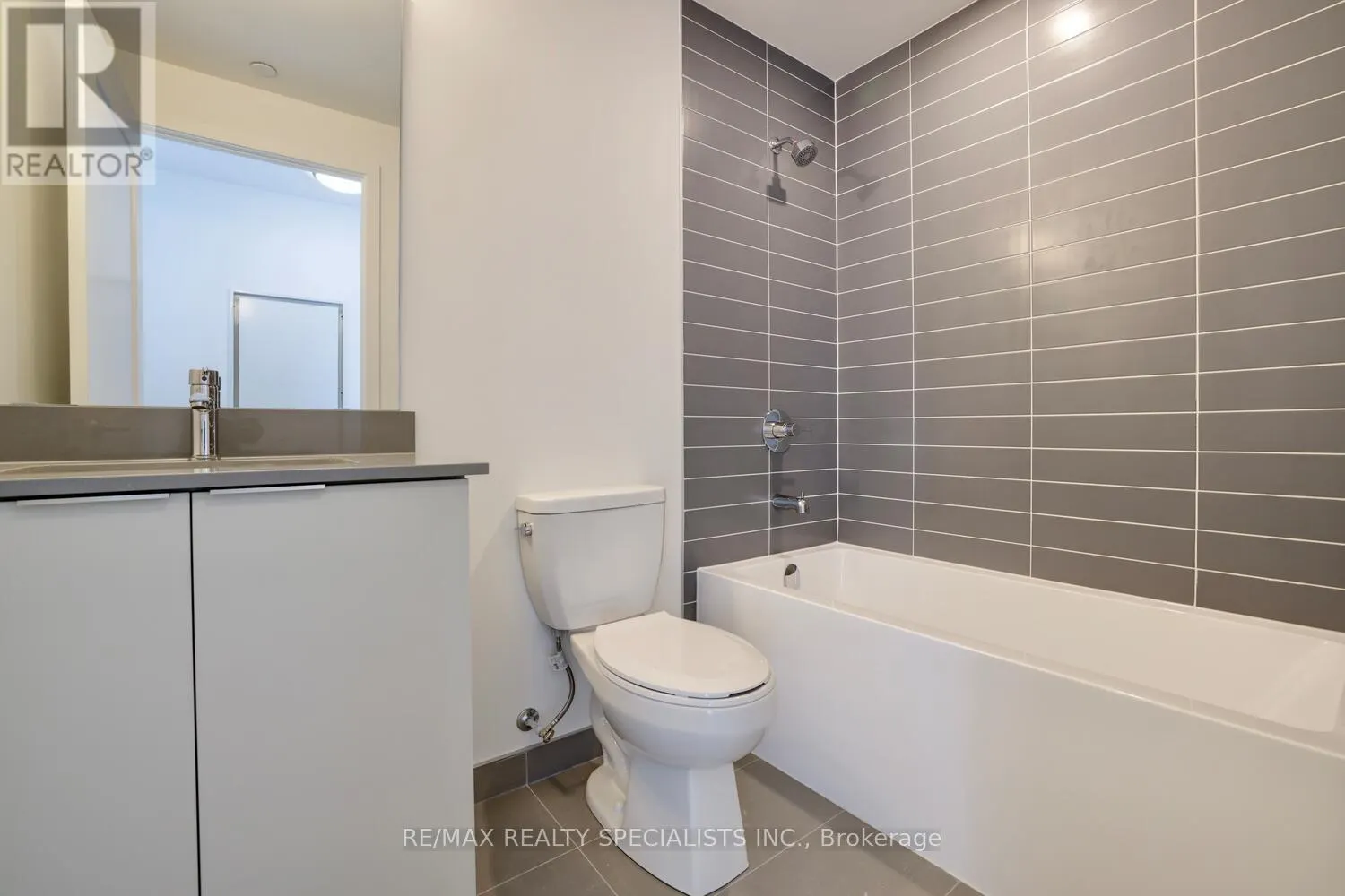 405 - 3071 TRAFALGAR ROAD