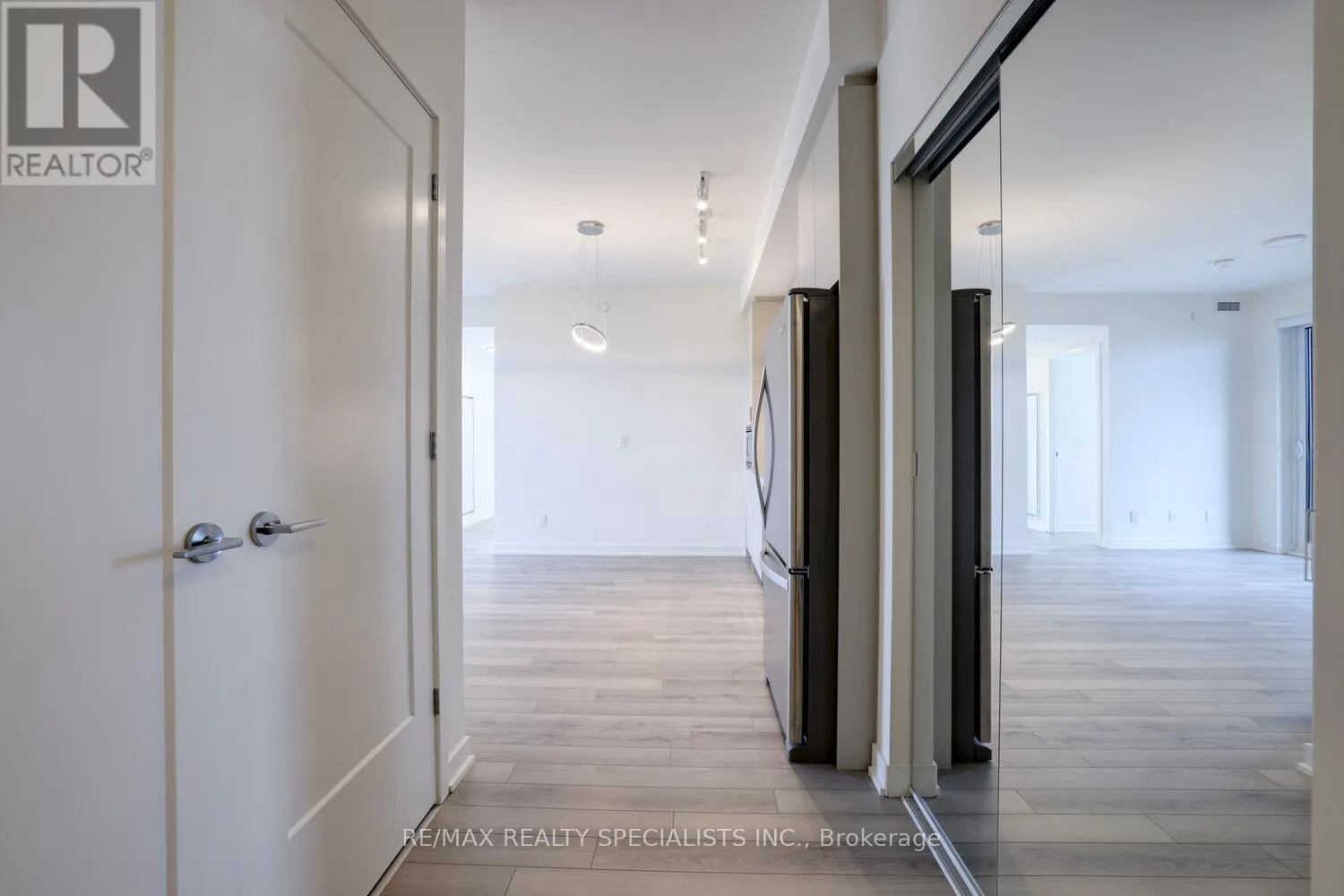 405 - 3071 TRAFALGAR ROAD