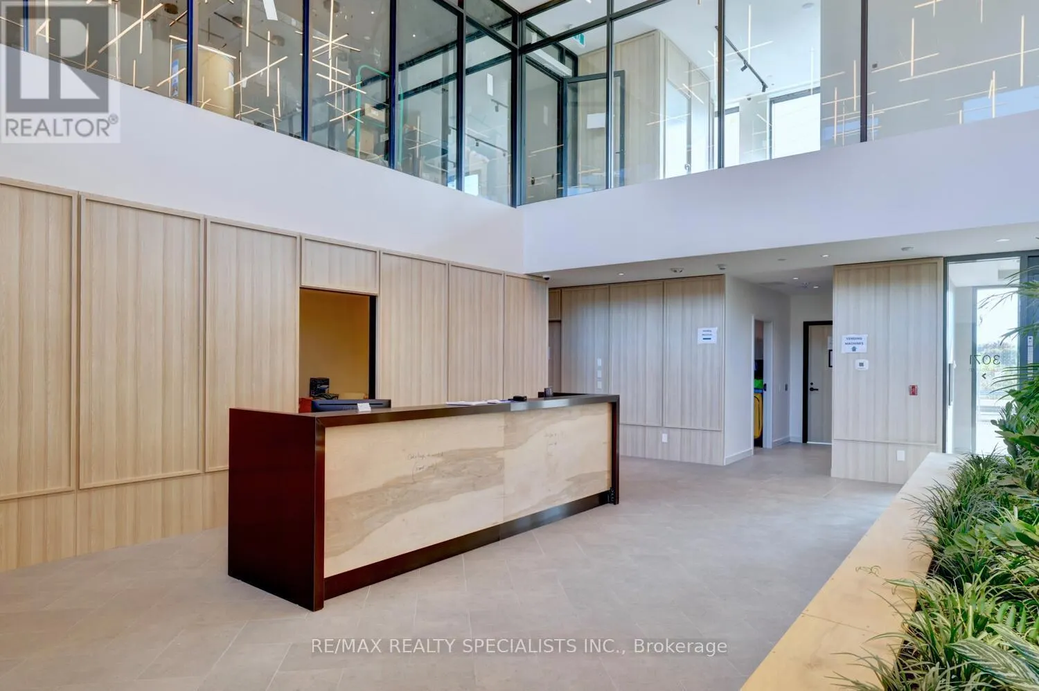 405 - 3071 TRAFALGAR ROAD