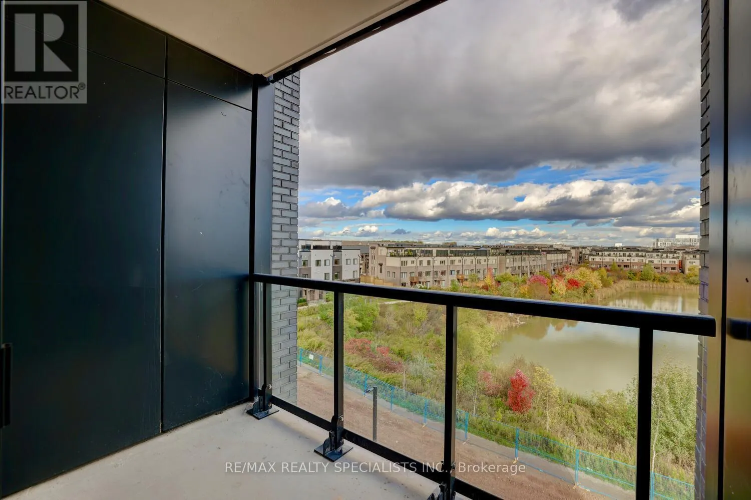 405 - 3071 TRAFALGAR ROAD