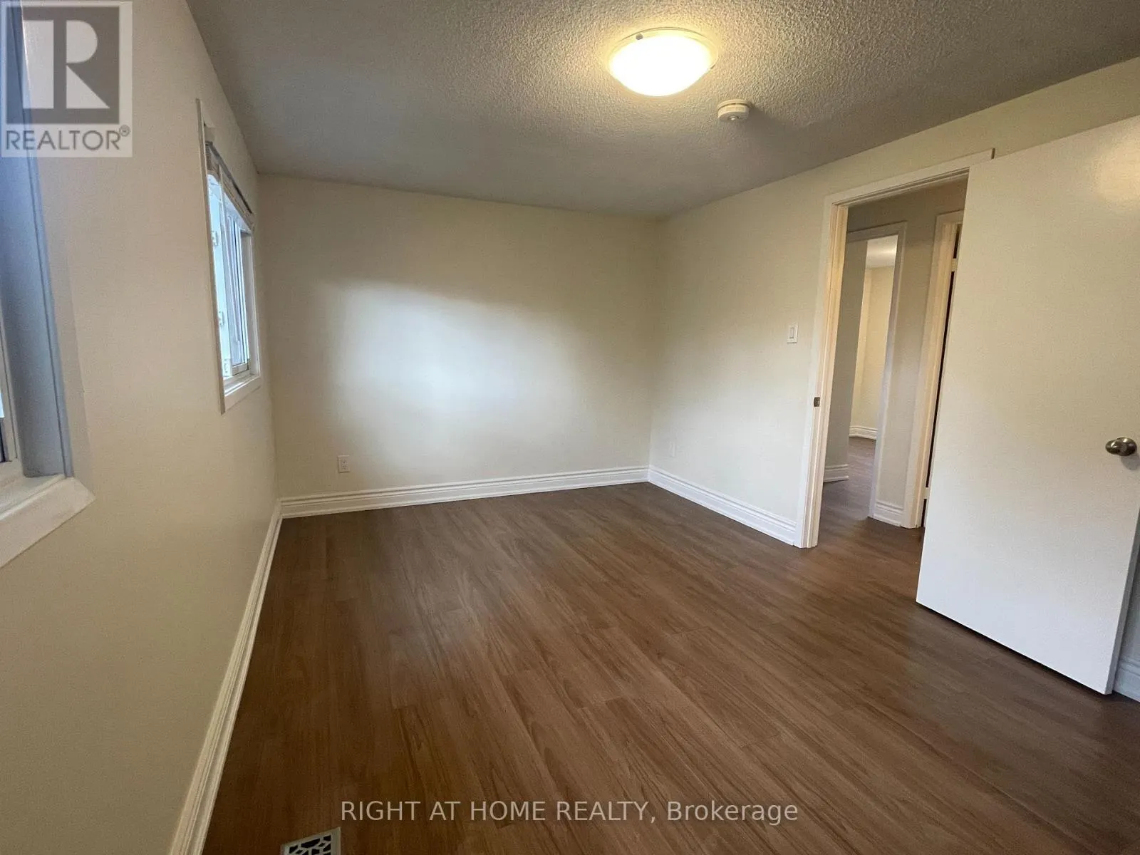 UPPER UNIT - 139 RIVERVIEW STREET