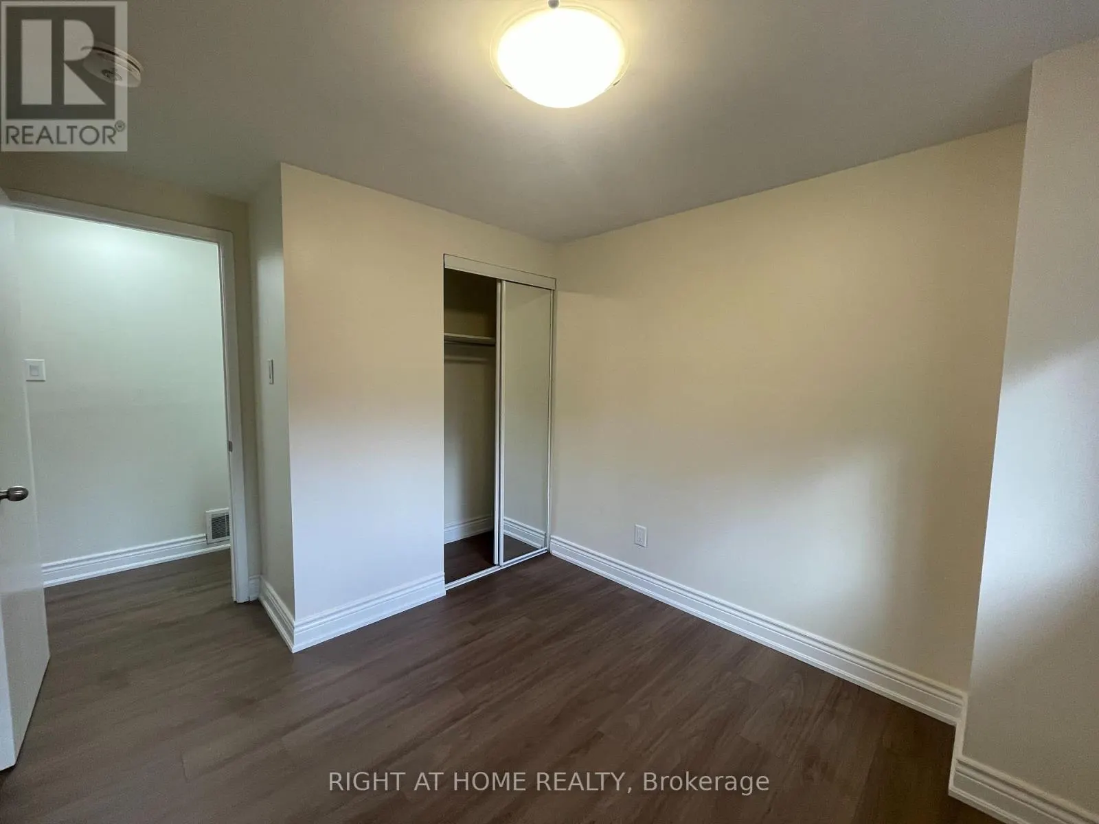 UPPER UNIT - 139 RIVERVIEW STREET