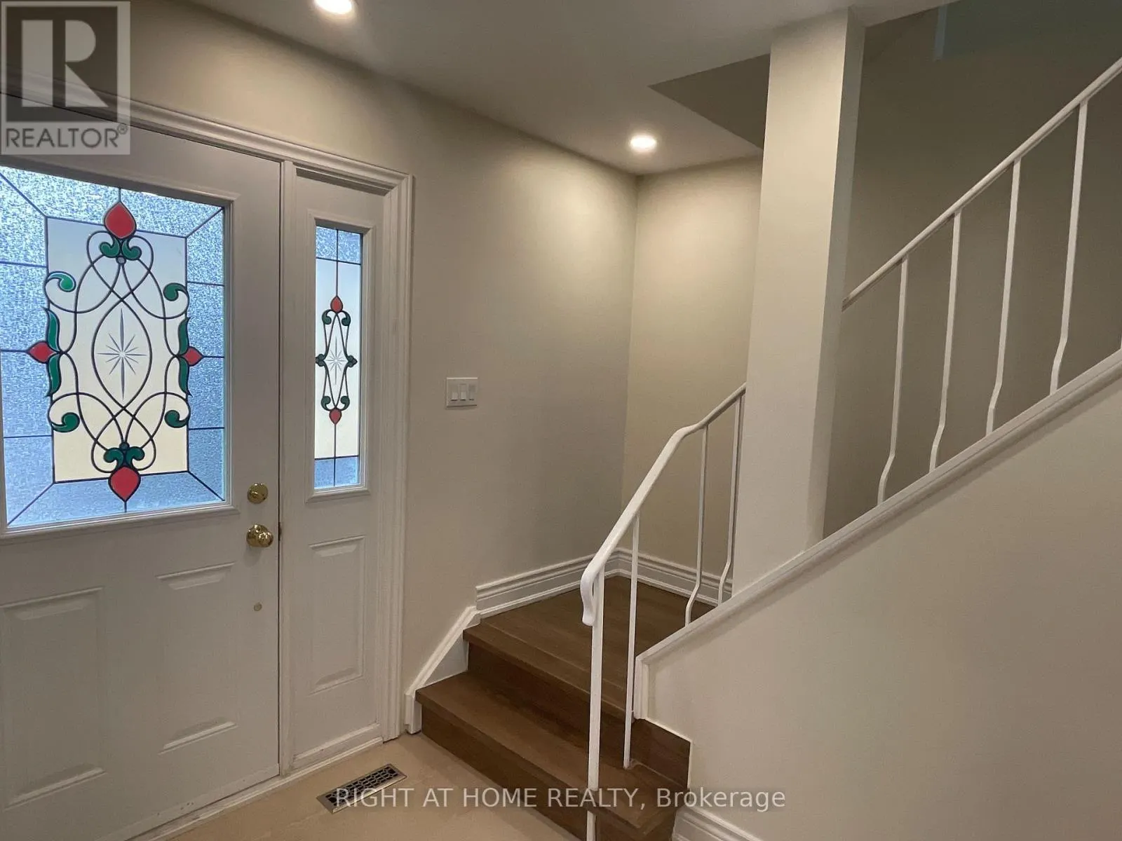 UPPER UNIT - 139 RIVERVIEW STREET