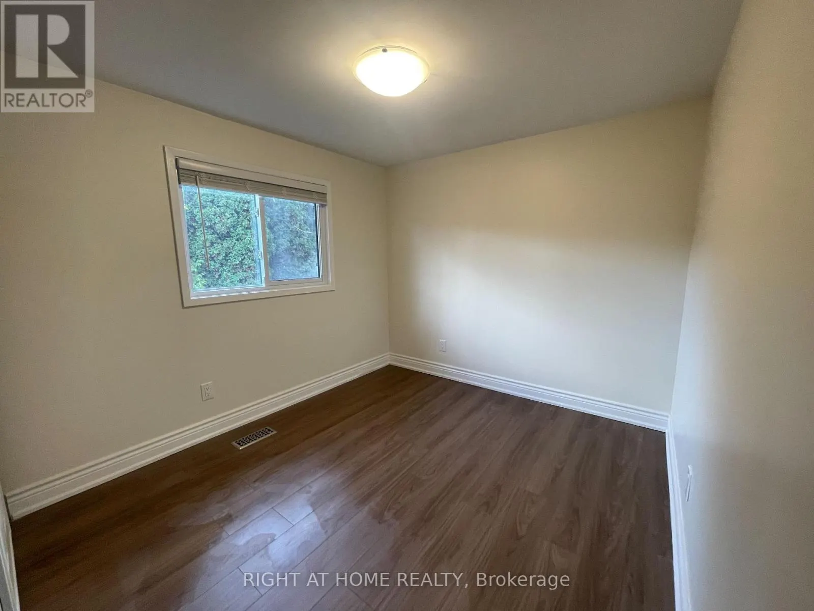 UPPER UNIT - 139 RIVERVIEW STREET