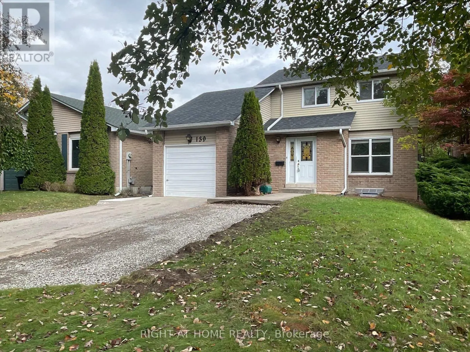 UPPER UNIT - 139 RIVERVIEW STREET