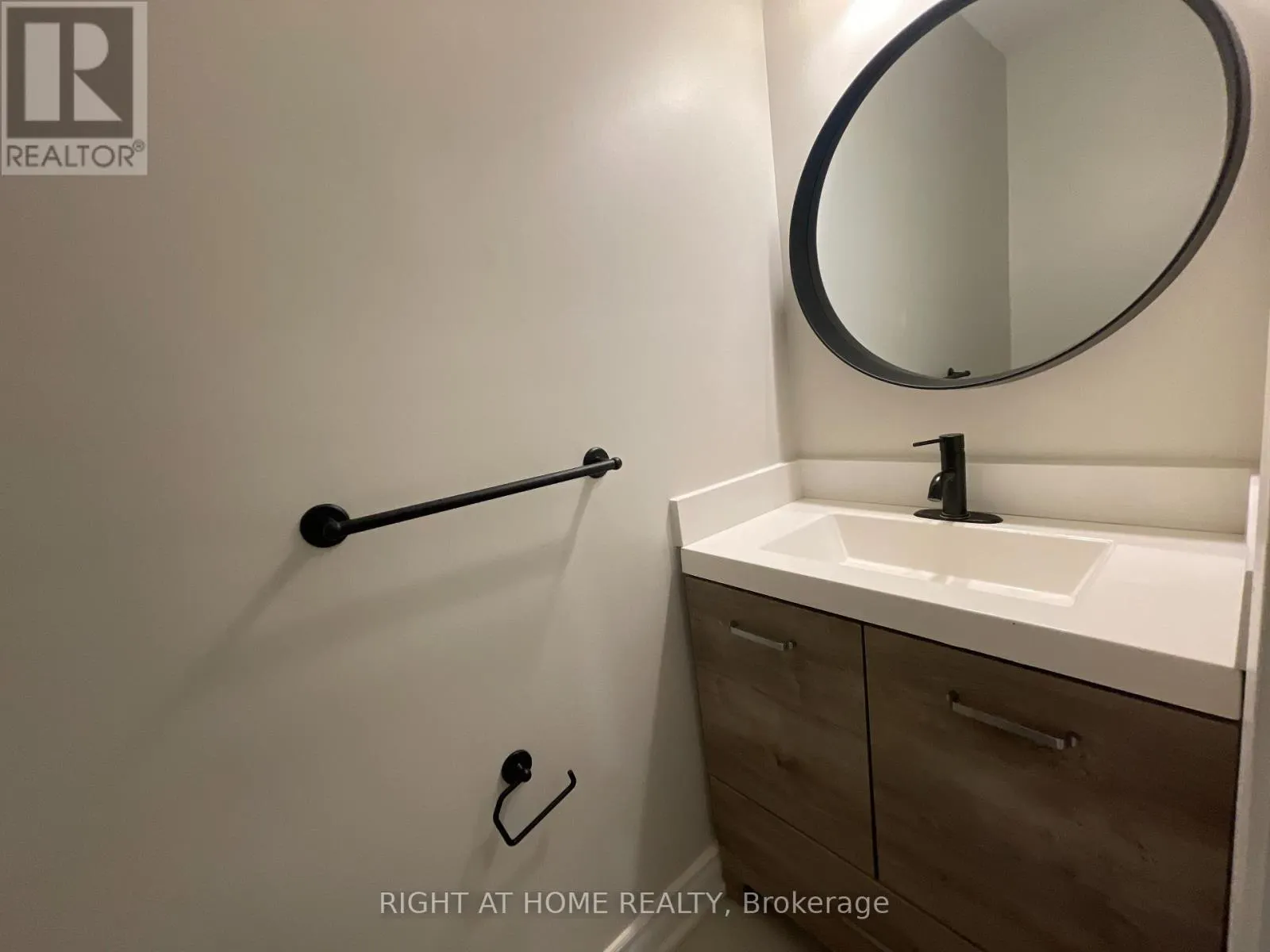 UPPER UNIT - 139 RIVERVIEW STREET