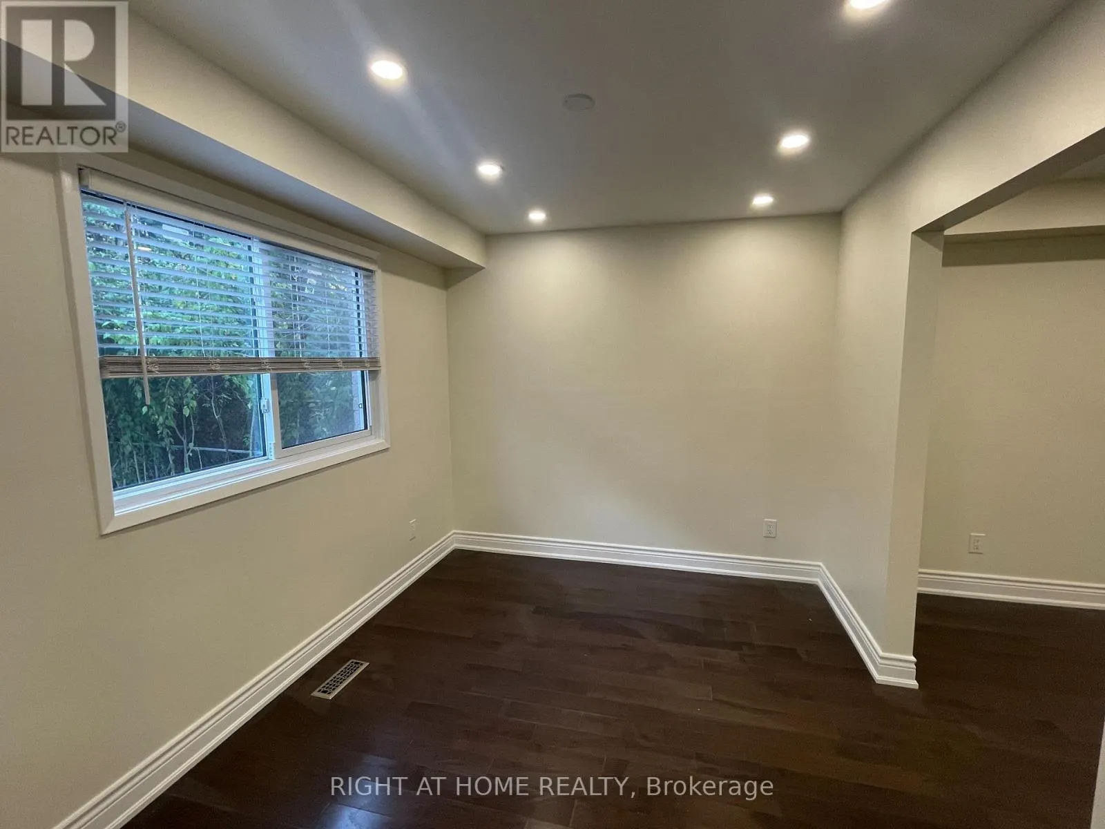 UPPER UNIT - 139 RIVERVIEW STREET