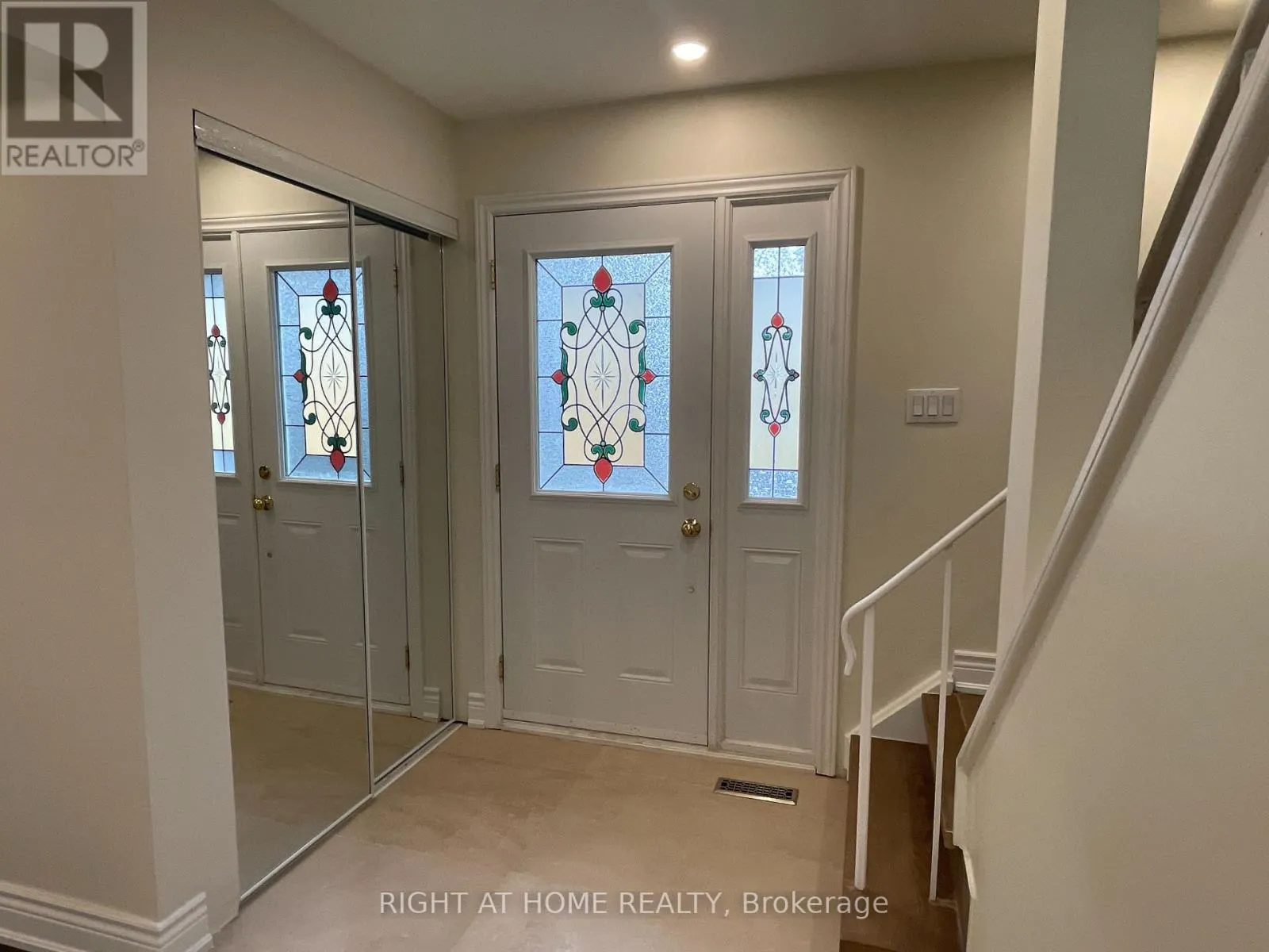 UPPER UNIT - 139 RIVERVIEW STREET