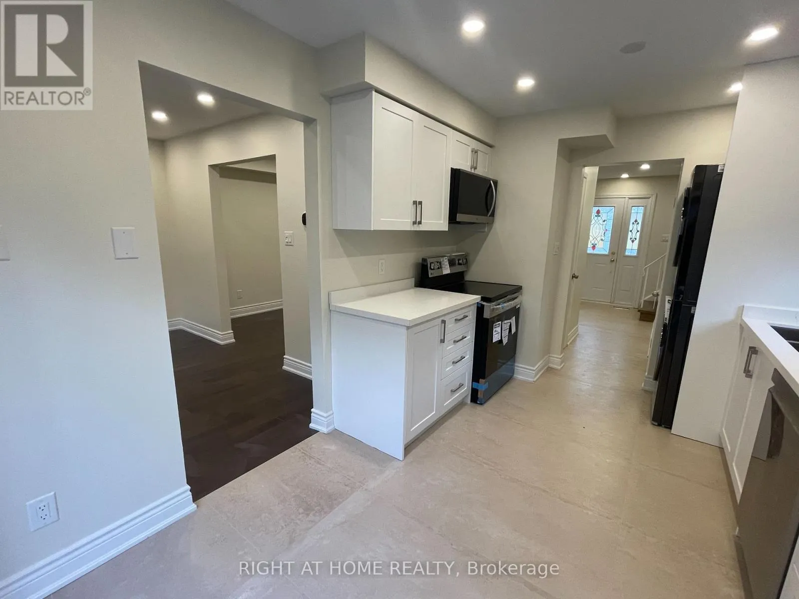 UPPER UNIT - 139 RIVERVIEW STREET