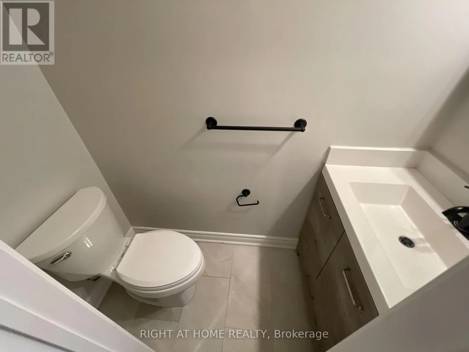 UPPER UNIT - 139 RIVERVIEW STREET