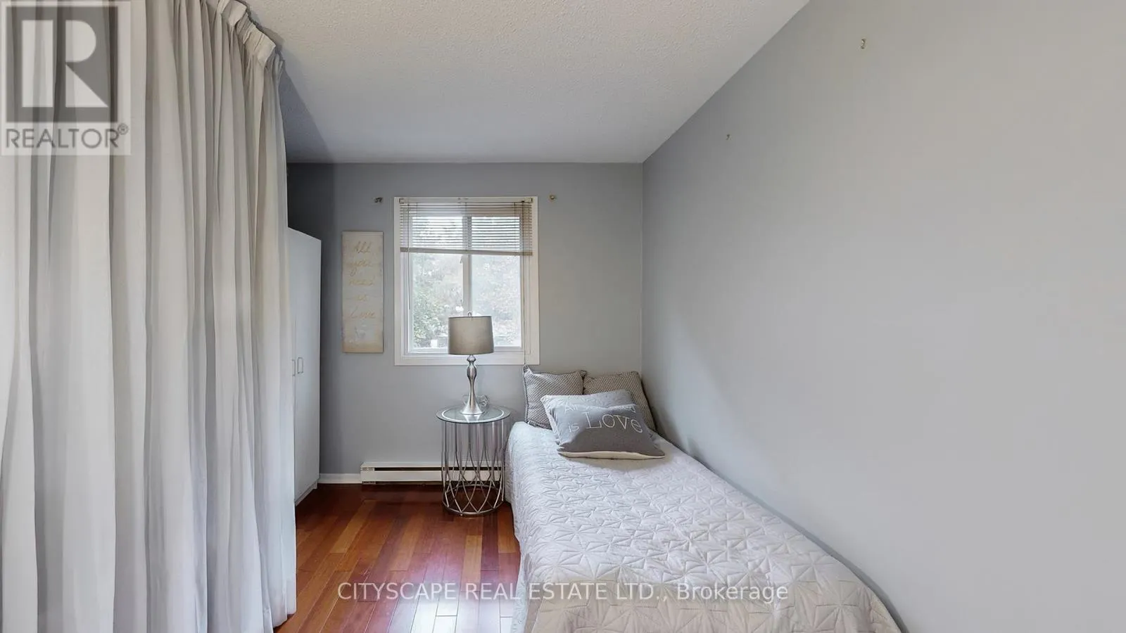 6 - 2701 AQUITAINE AVENUE