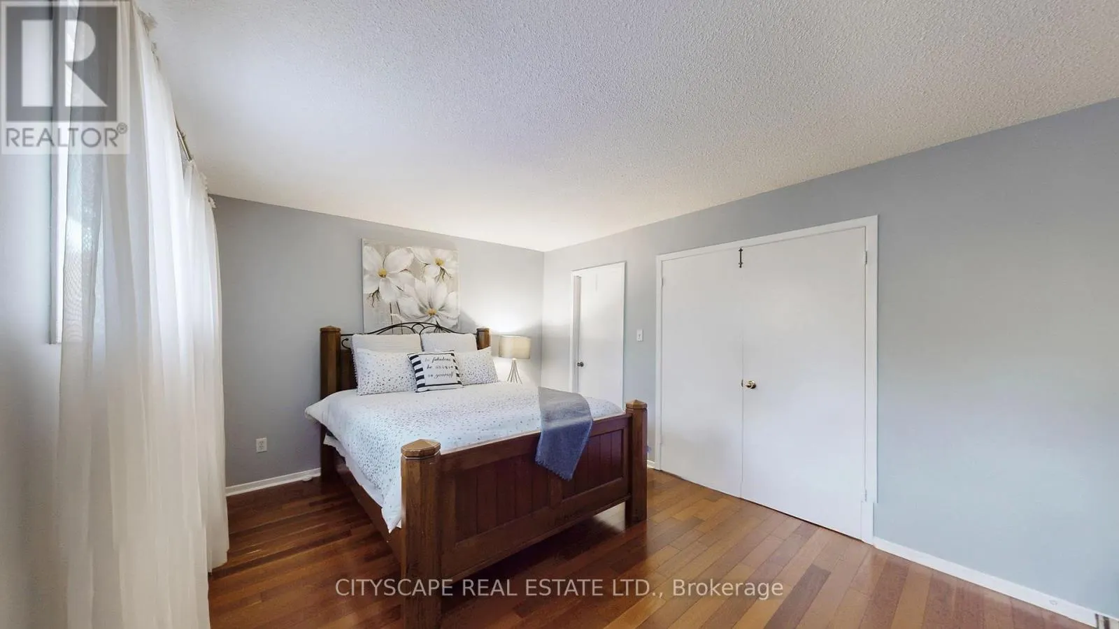 6 - 2701 AQUITAINE AVENUE