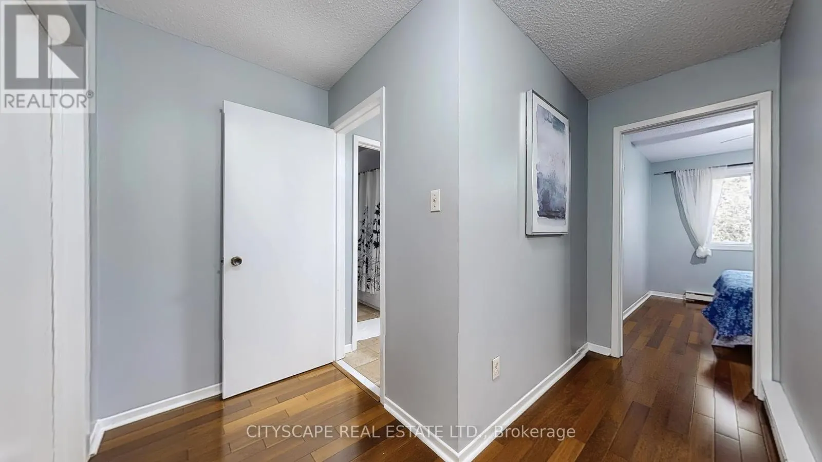 6 - 2701 AQUITAINE AVENUE