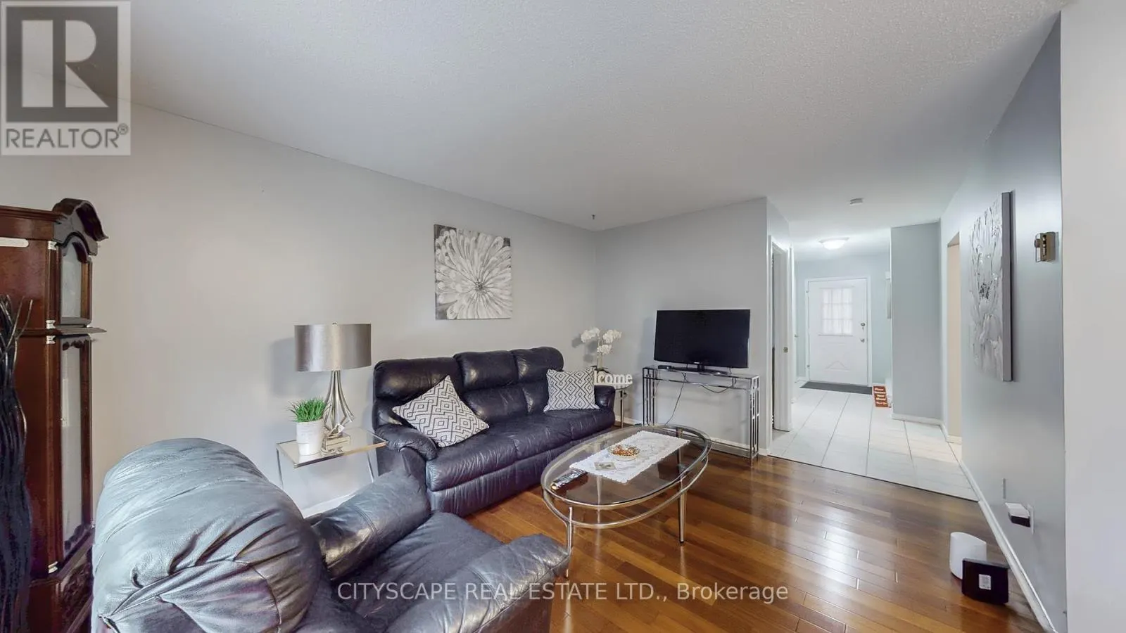 6 - 2701 AQUITAINE AVENUE