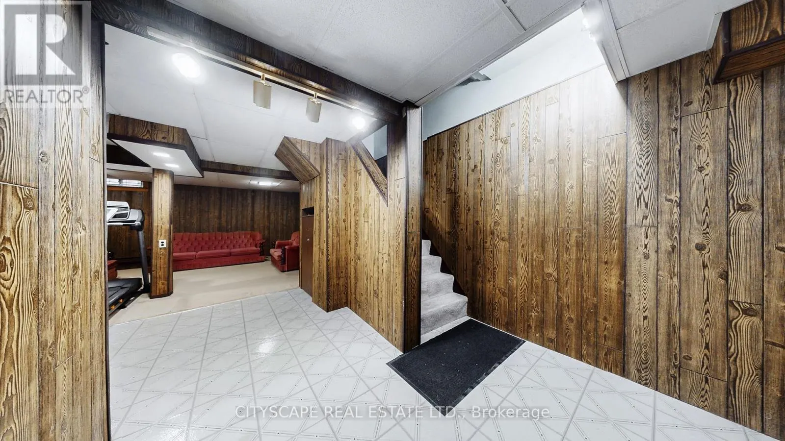 6 - 2701 AQUITAINE AVENUE