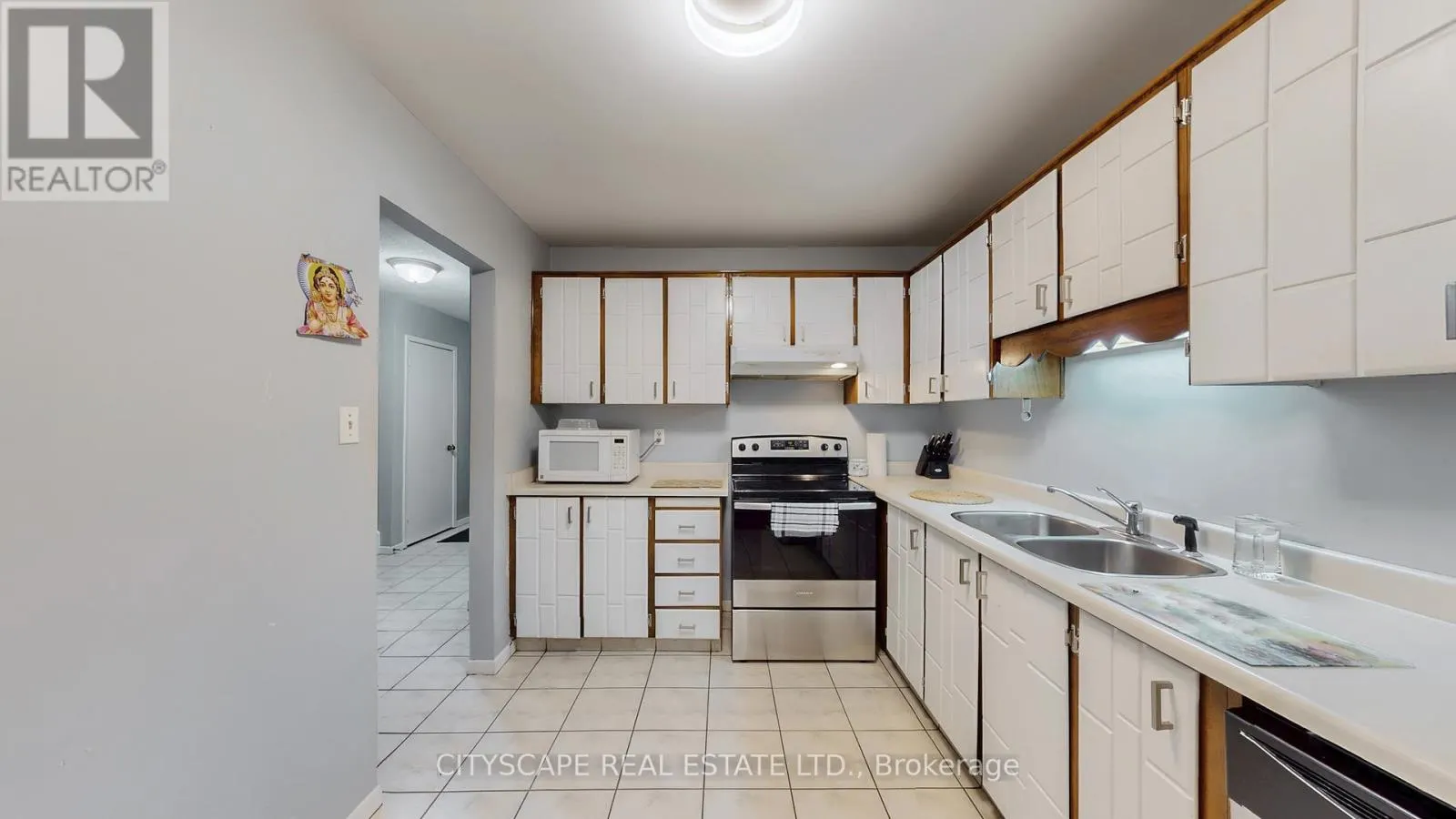 6 - 2701 AQUITAINE AVENUE