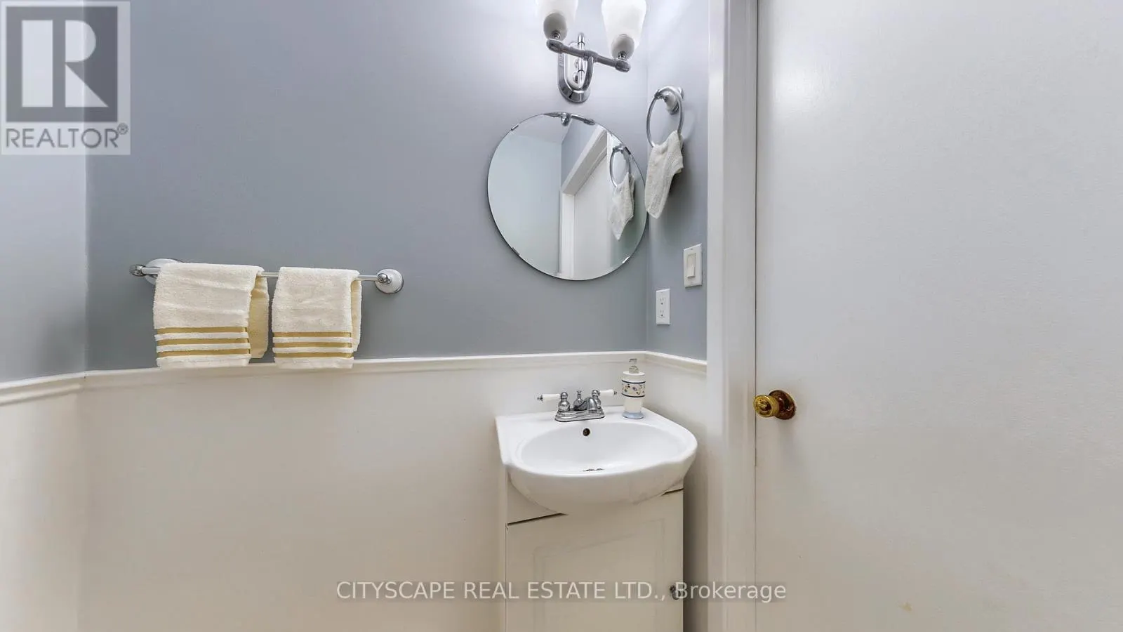 6 - 2701 AQUITAINE AVENUE