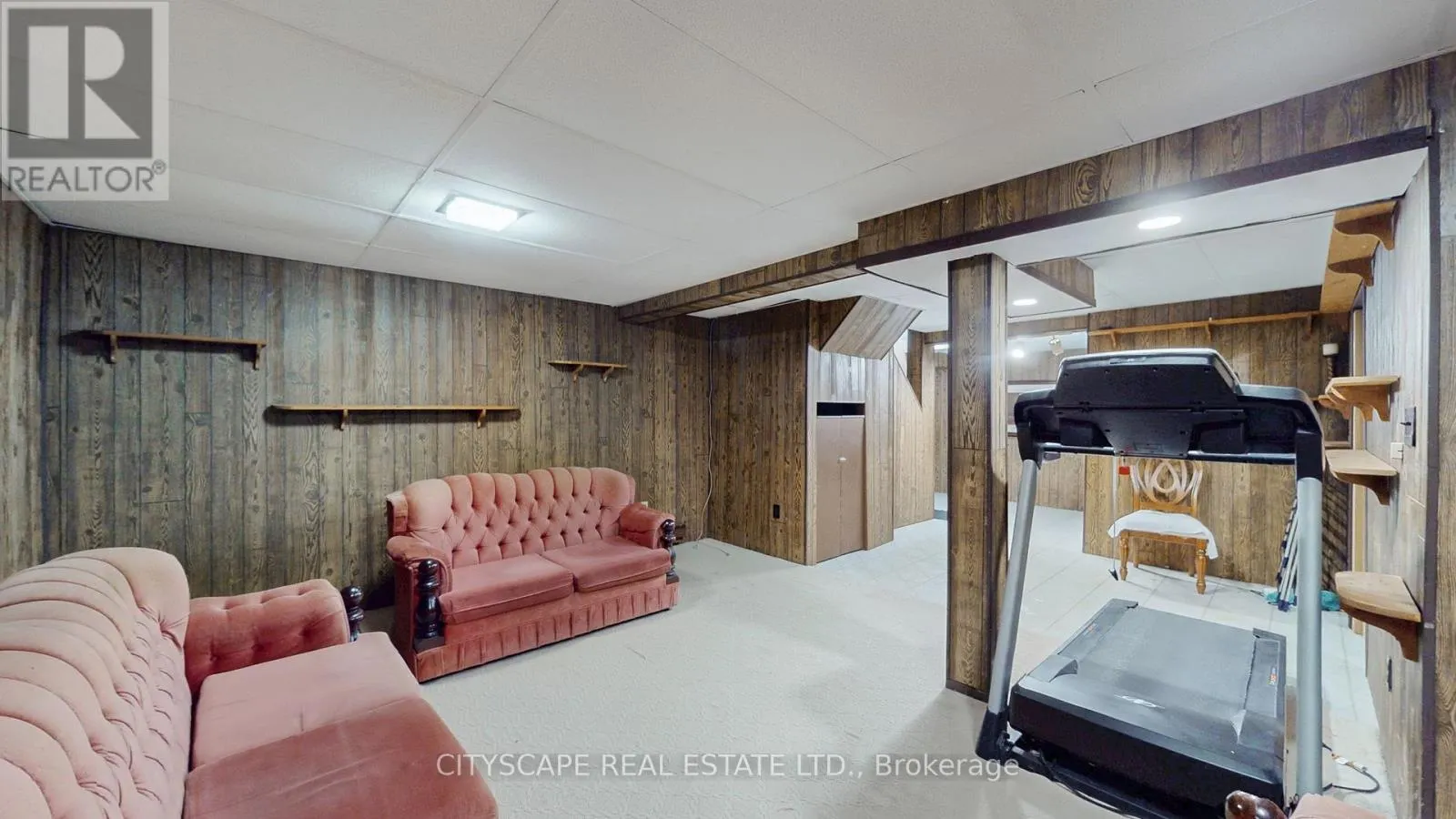 6 - 2701 AQUITAINE AVENUE