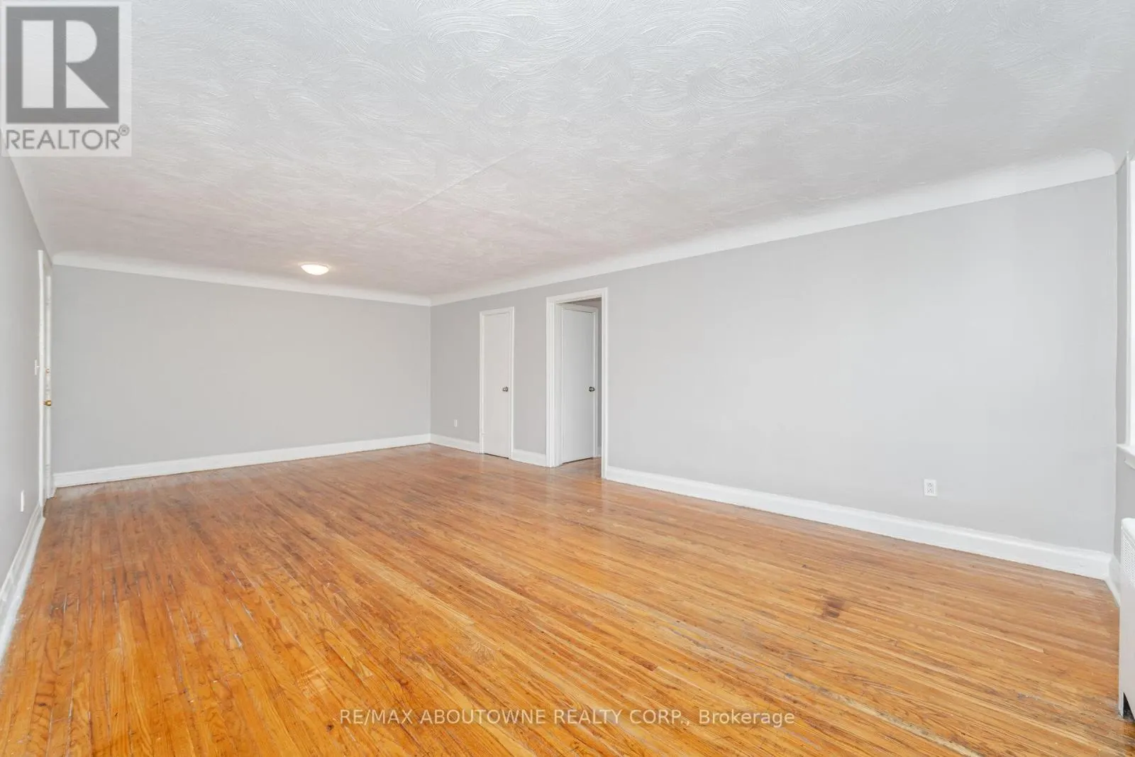 3 - 1031 CHURCHILL AVENUE E