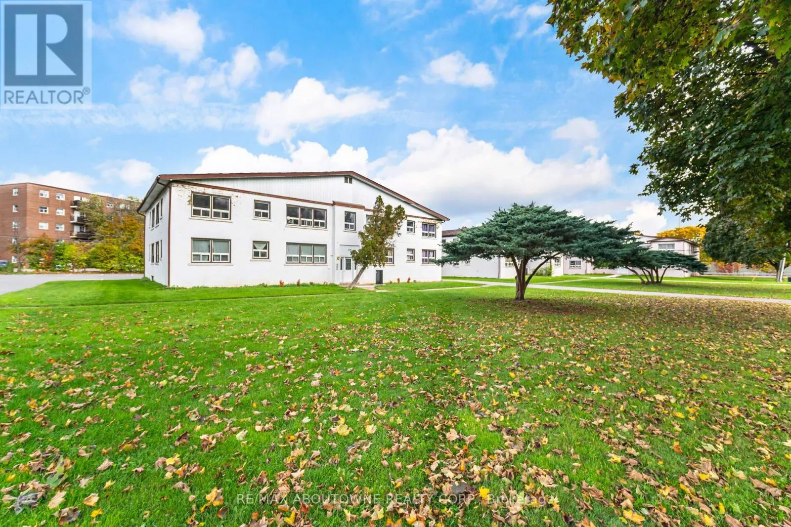 3 - 1031 CHURCHILL AVENUE E