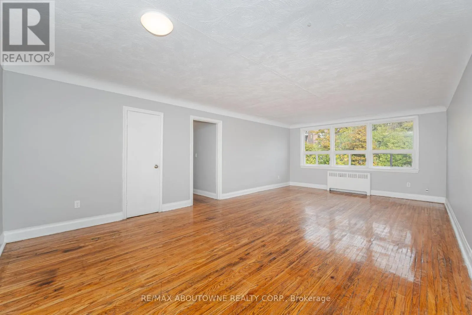 3 - 1031 CHURCHILL AVENUE E