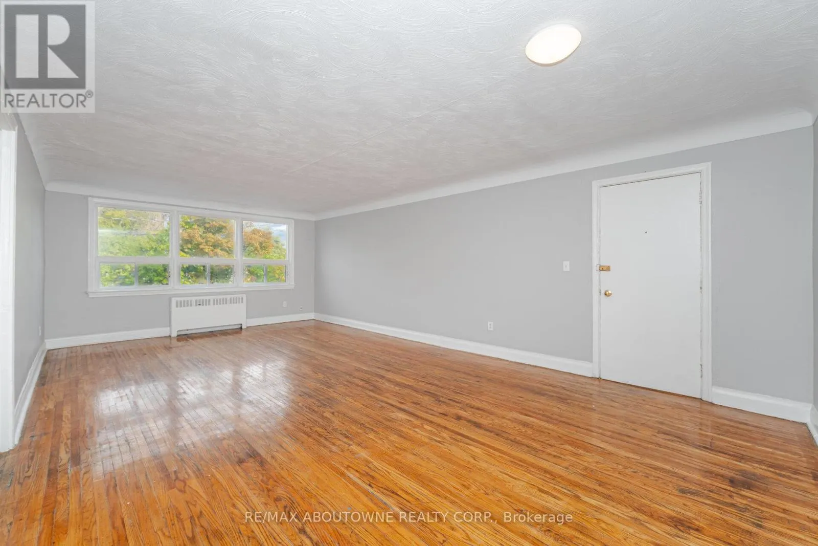 3 - 1031 CHURCHILL AVENUE E