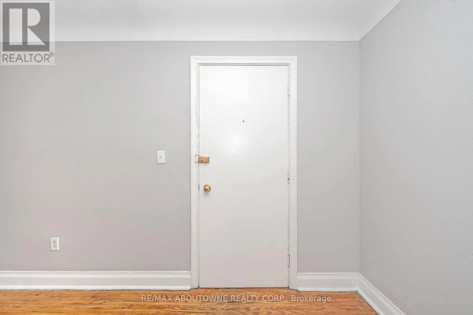 3 - 1031 CHURCHILL AVENUE E