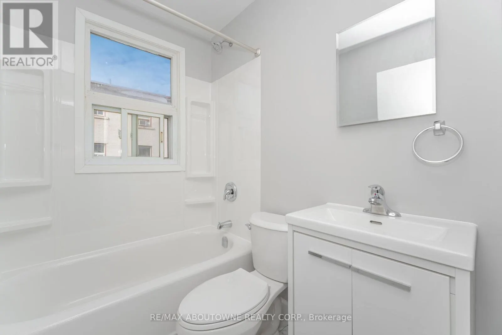 3 - 1031 CHURCHILL AVENUE E