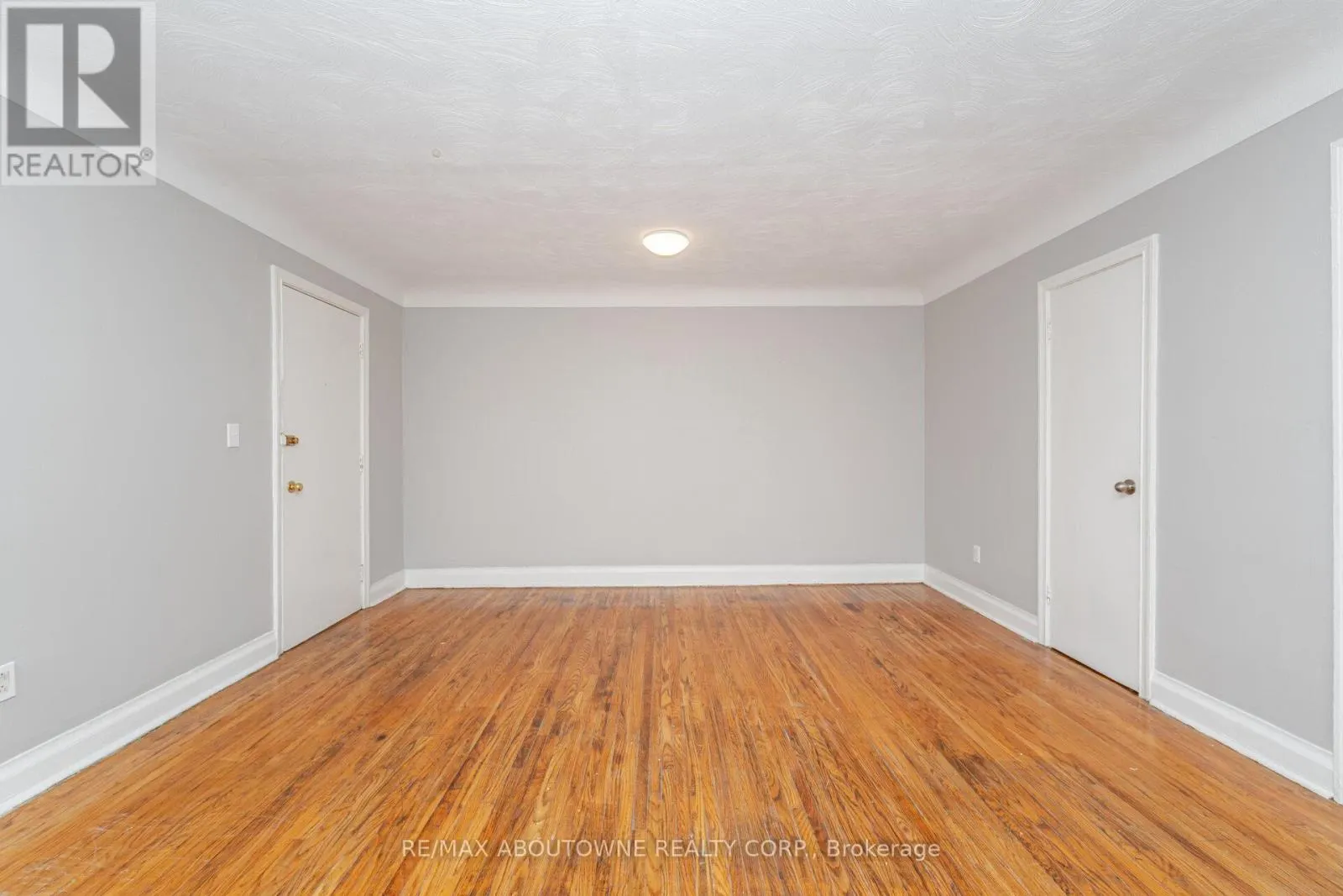 3 - 1031 CHURCHILL AVENUE E