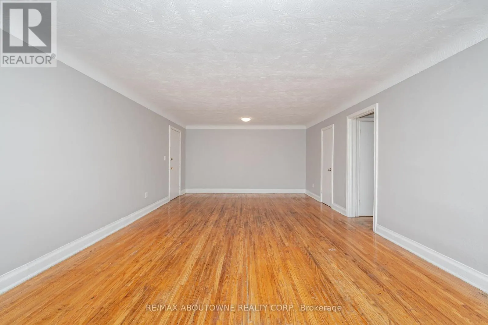 3 - 1031 CHURCHILL AVENUE E