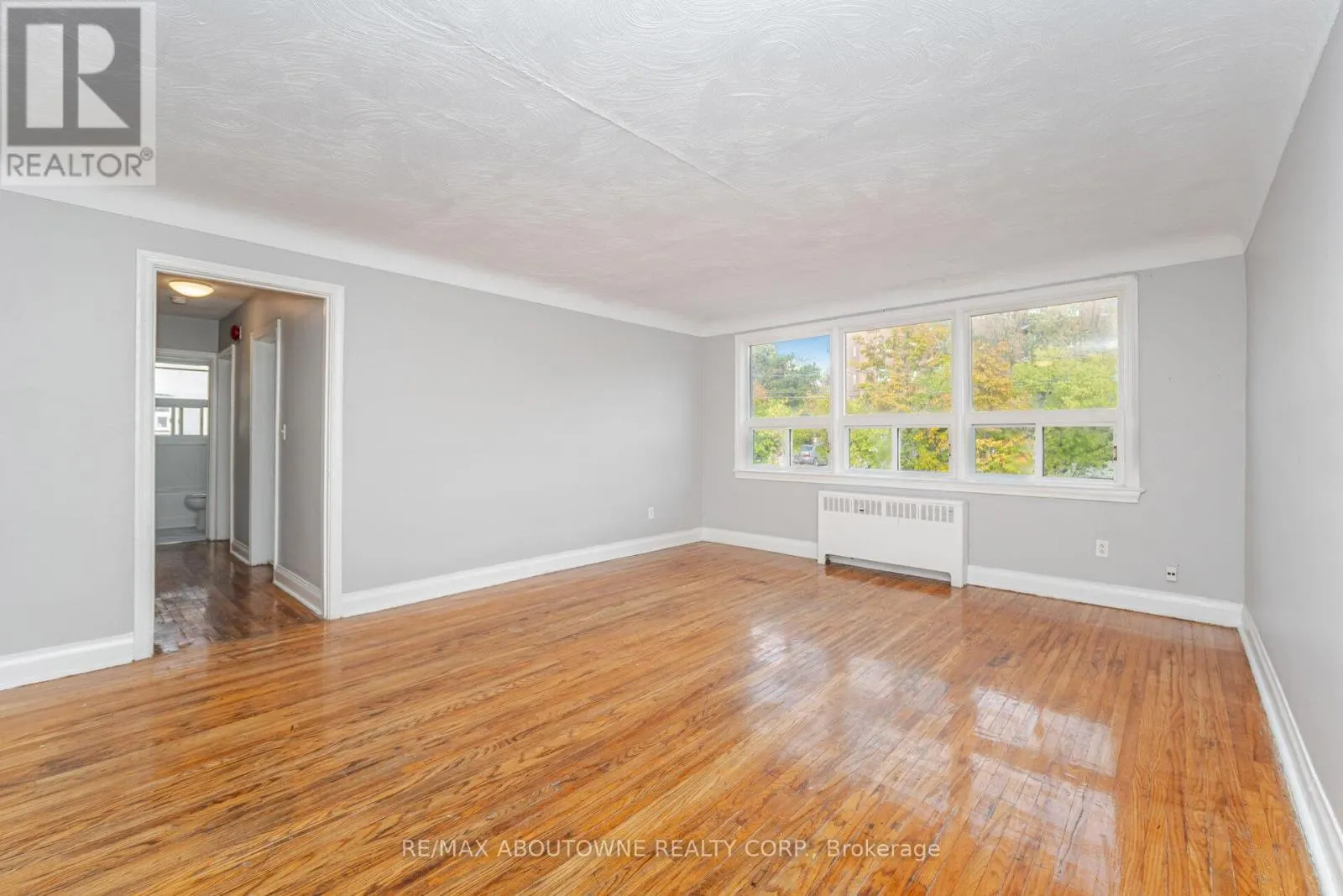 3 - 1031 CHURCHILL AVENUE E