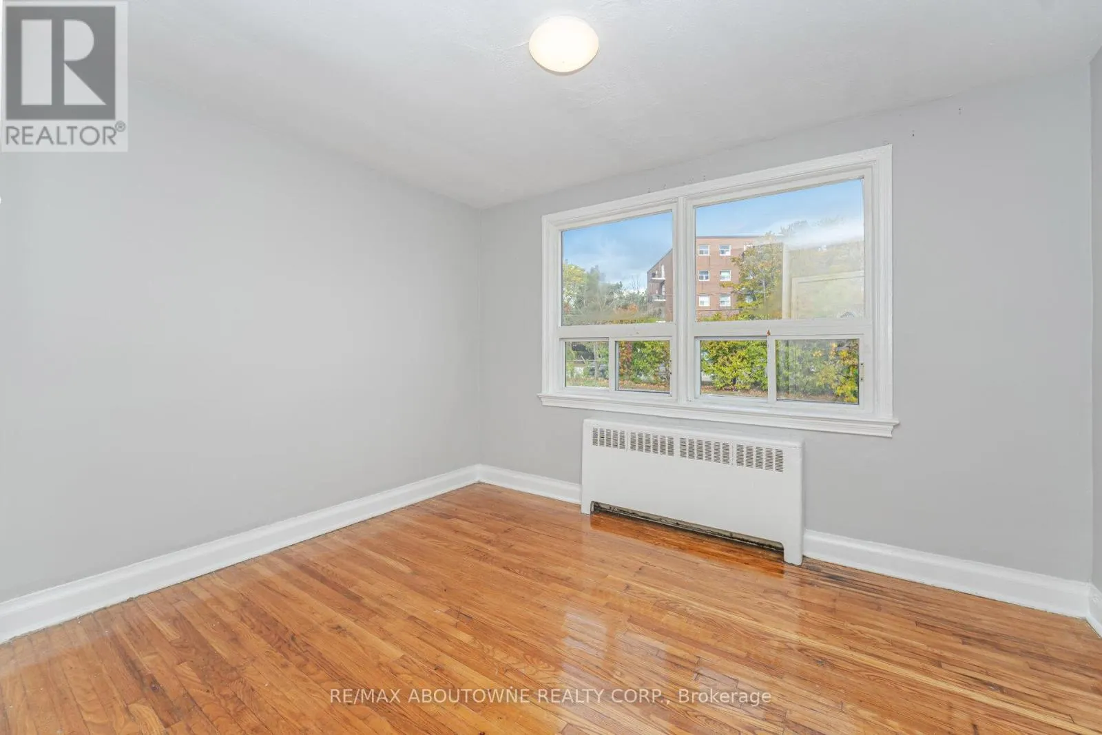 3 - 1031 CHURCHILL AVENUE E