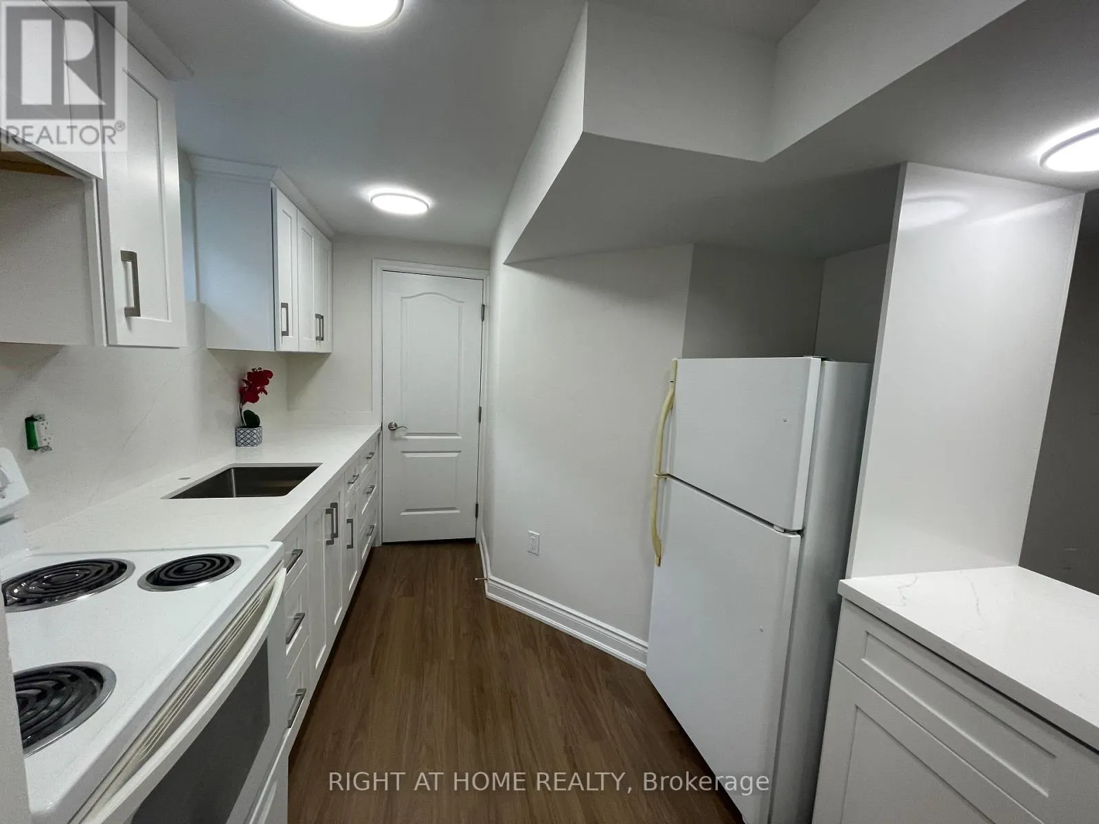 LOWER UNIT - 139 RIVERVIEW STREET