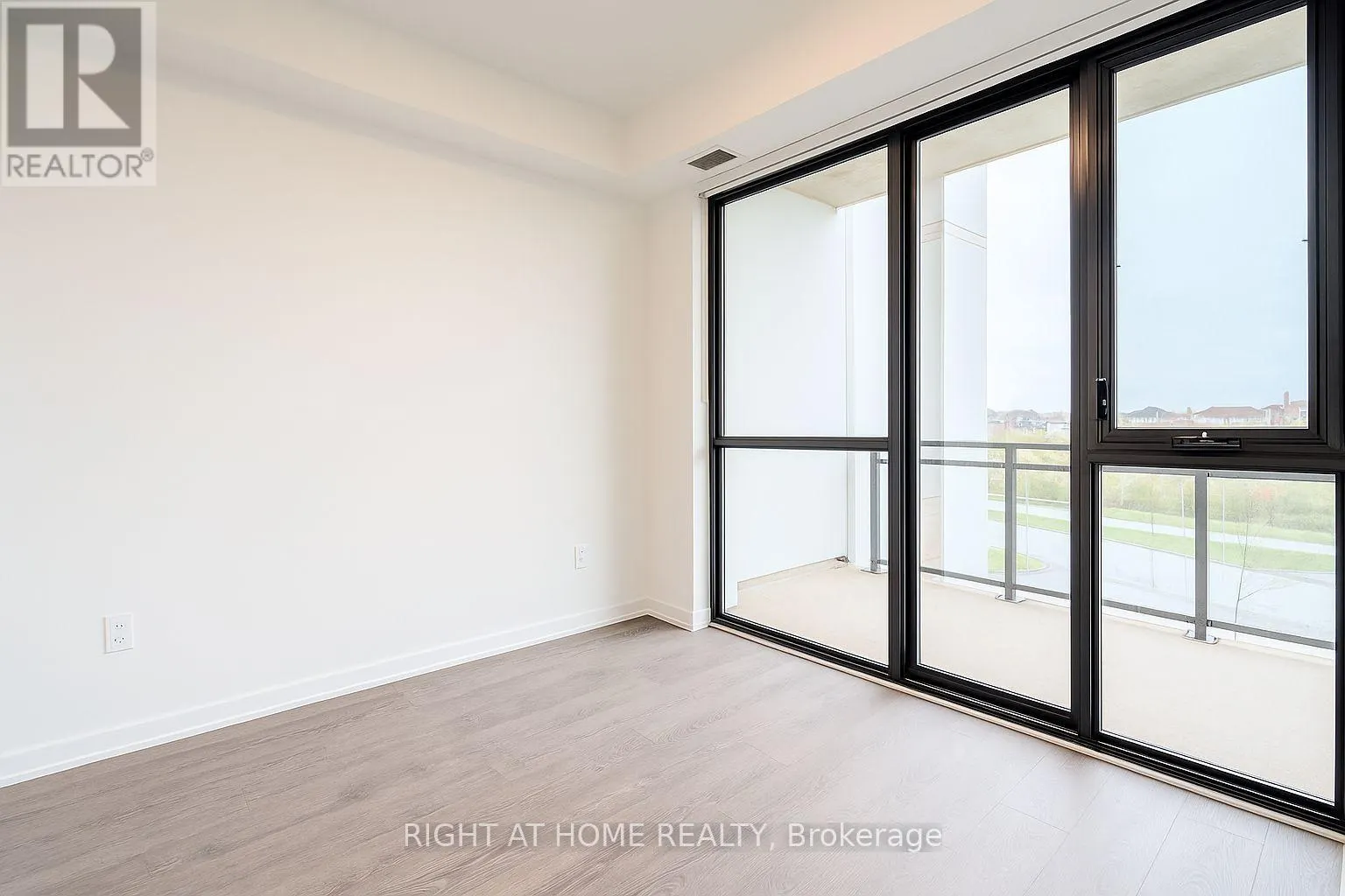 215 - 720 WHITLOCK AVENUE