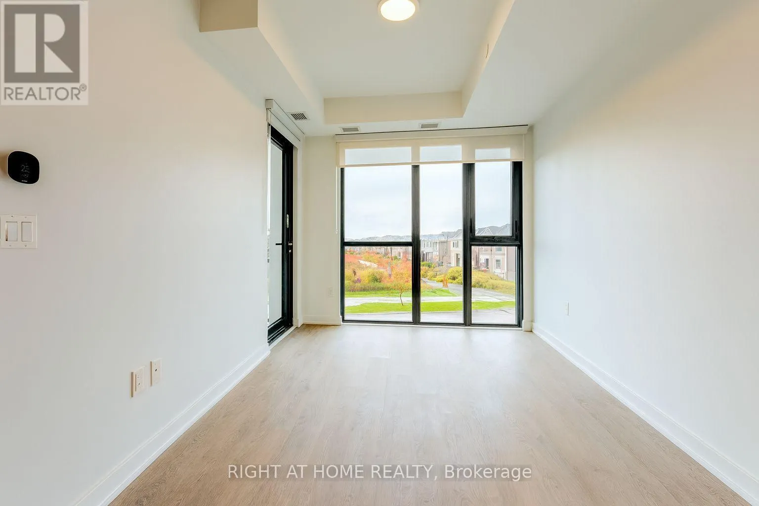 215 - 720 WHITLOCK AVENUE