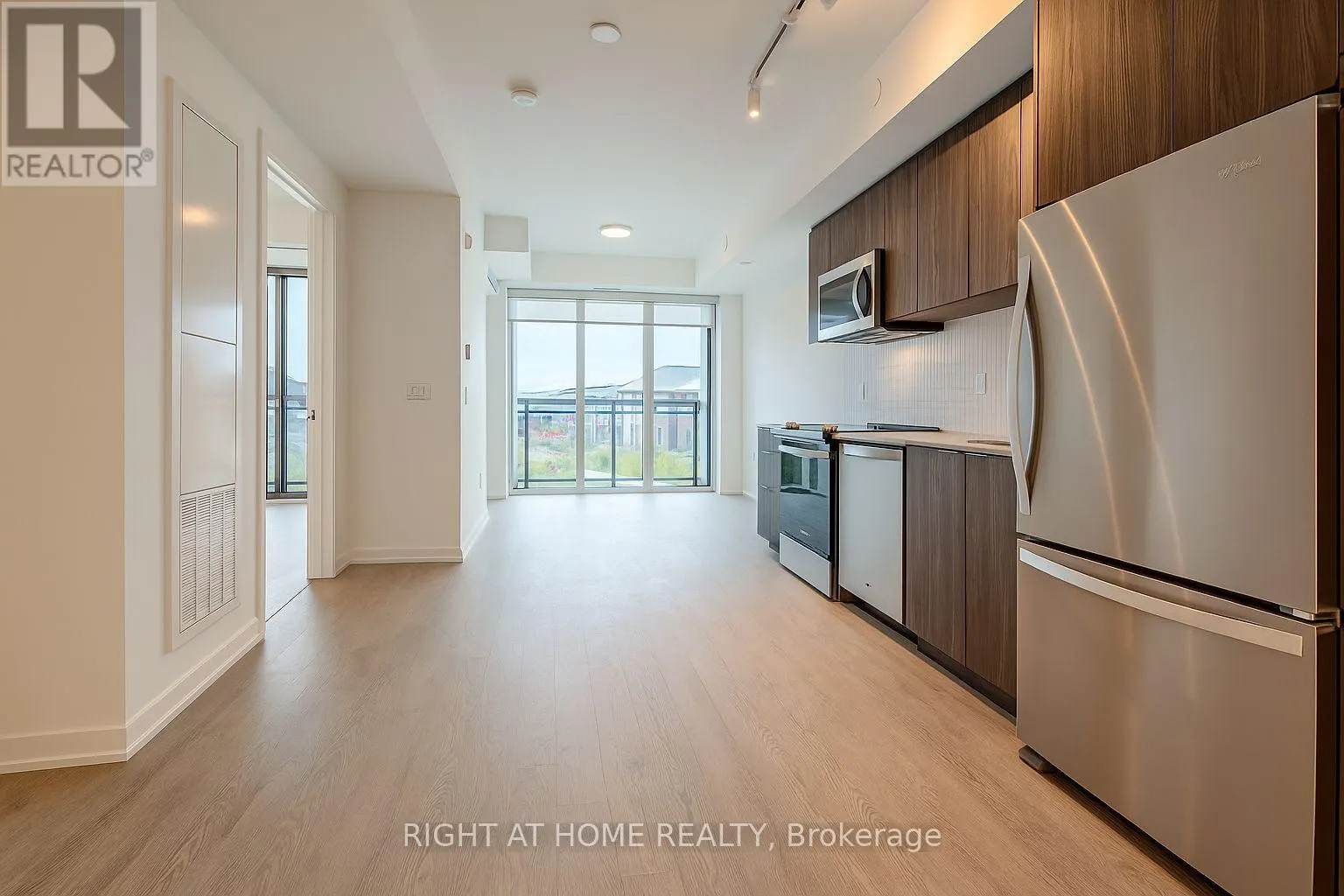 215 - 720 WHITLOCK AVENUE