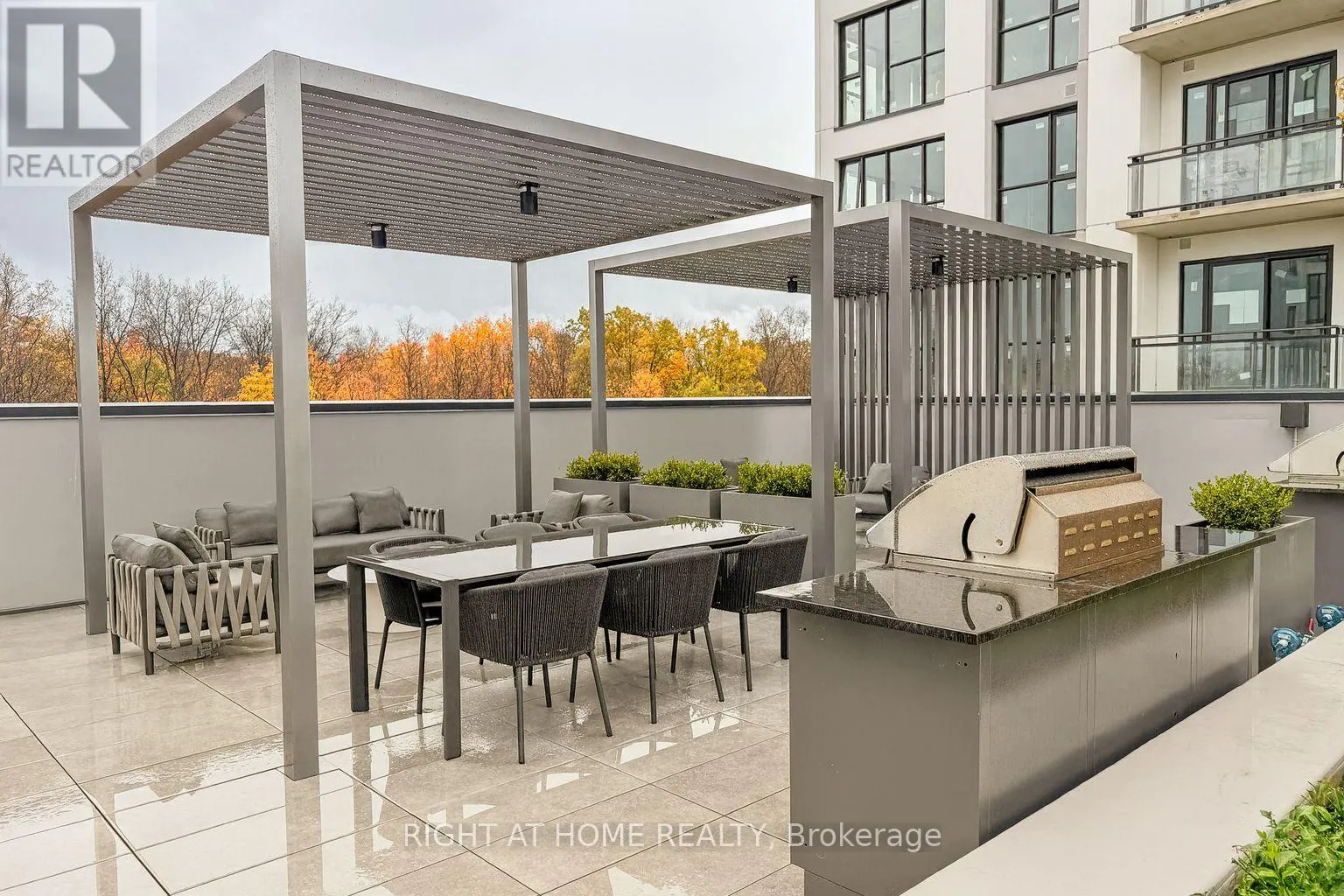 215 - 720 WHITLOCK AVENUE