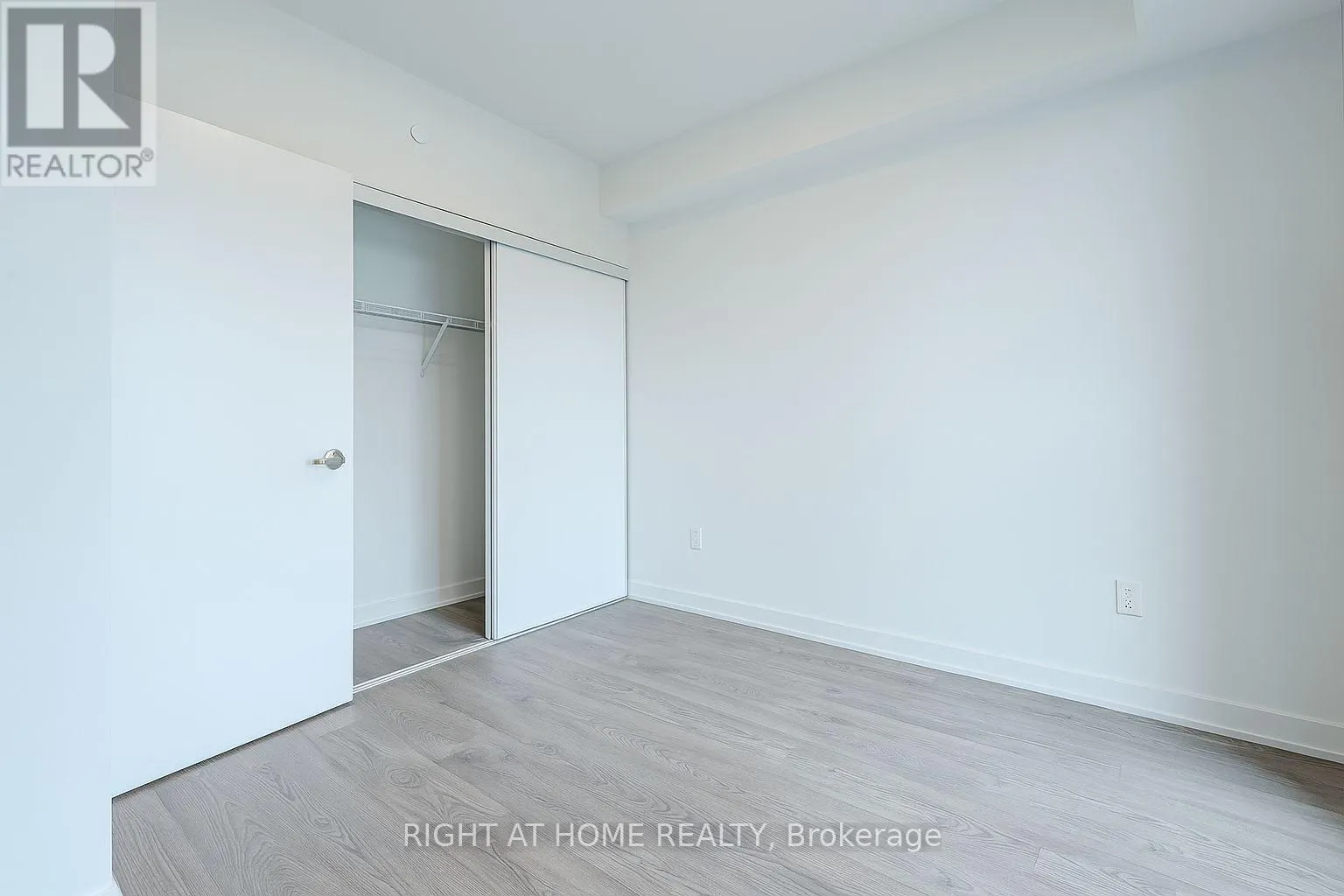 215 - 720 WHITLOCK AVENUE