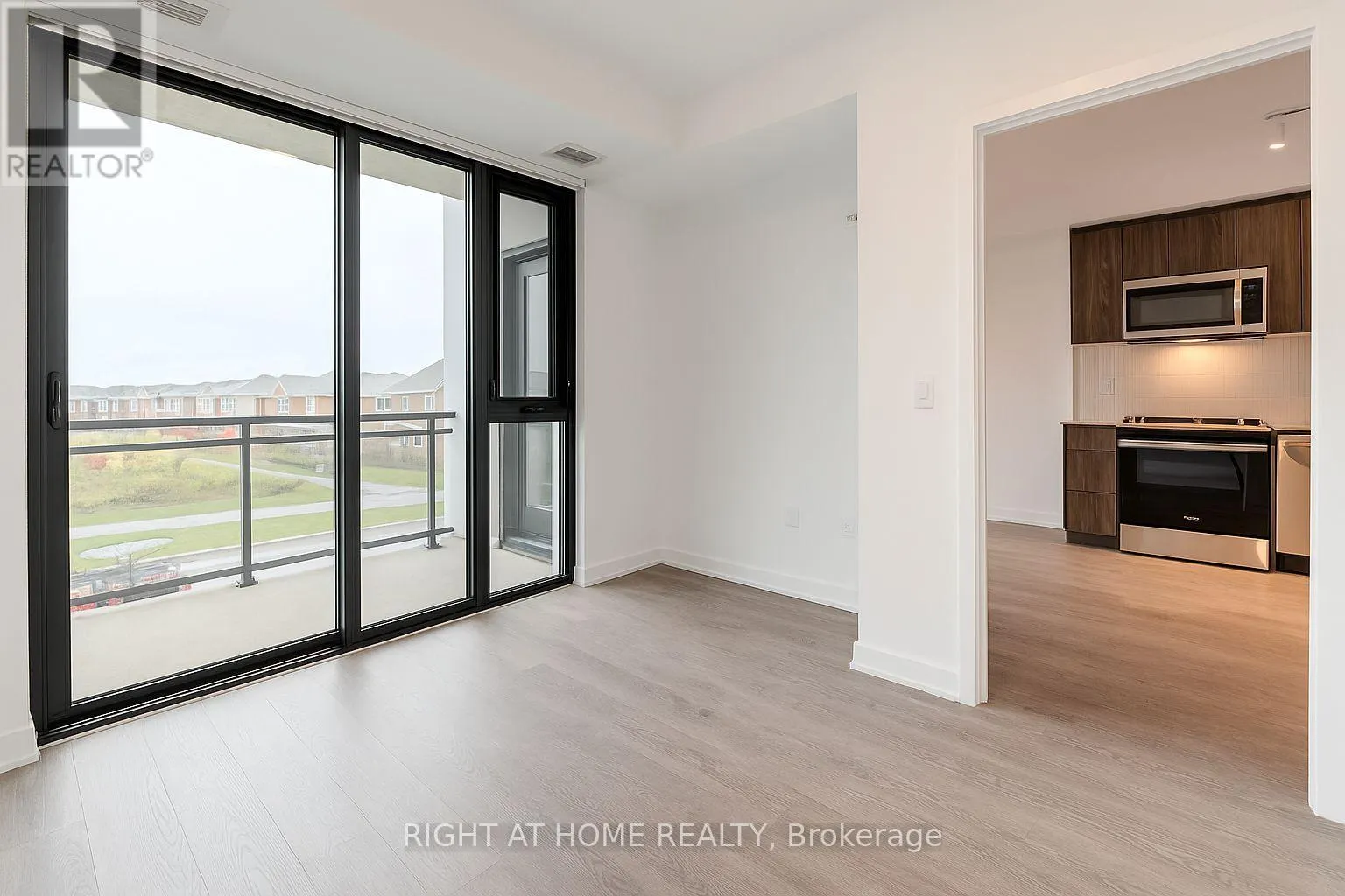 215 - 720 WHITLOCK AVENUE