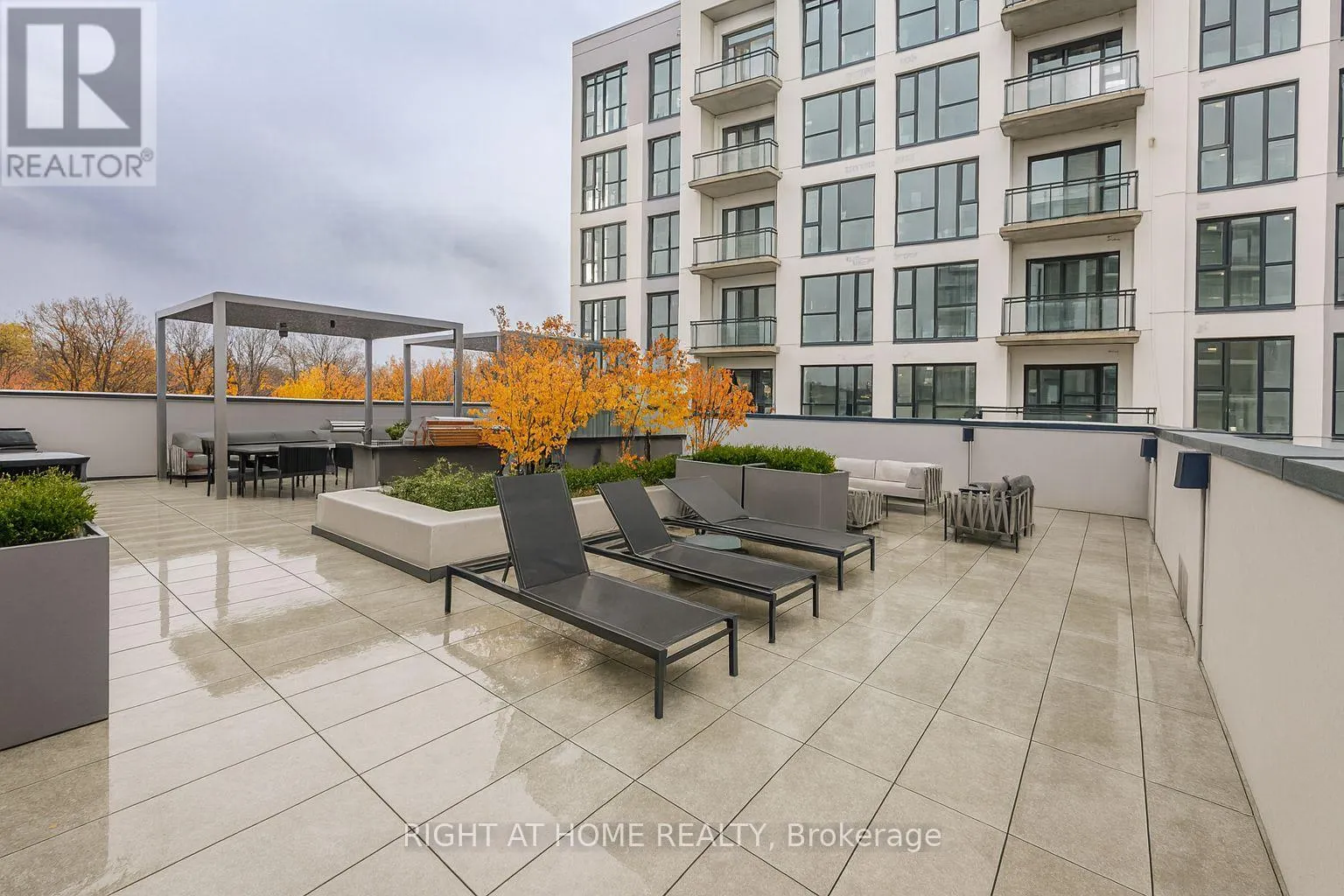 215 - 720 WHITLOCK AVENUE