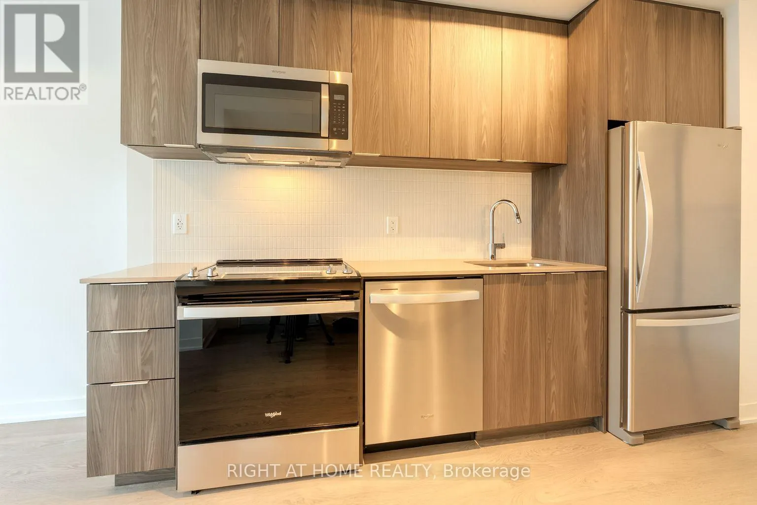 215 - 720 WHITLOCK AVENUE