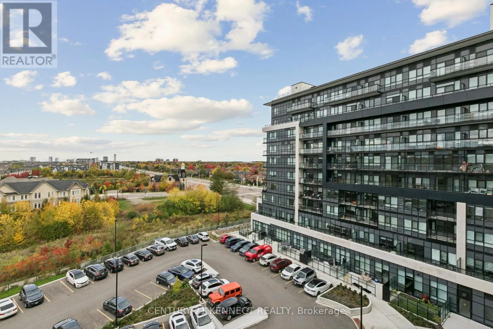 628 - 395 DUNDAS STREET W