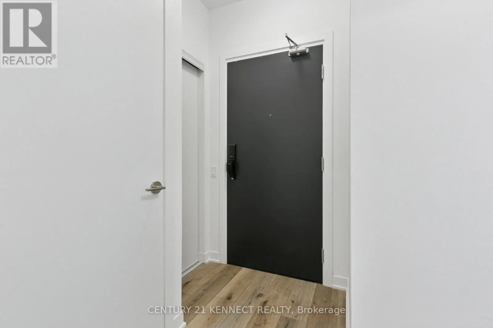 628 - 395 DUNDAS STREET W