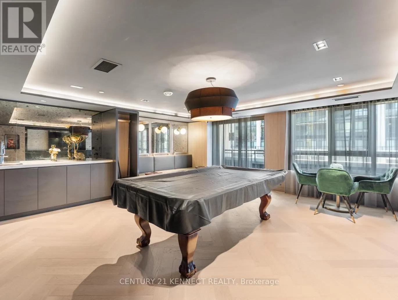 628 - 395 DUNDAS STREET W