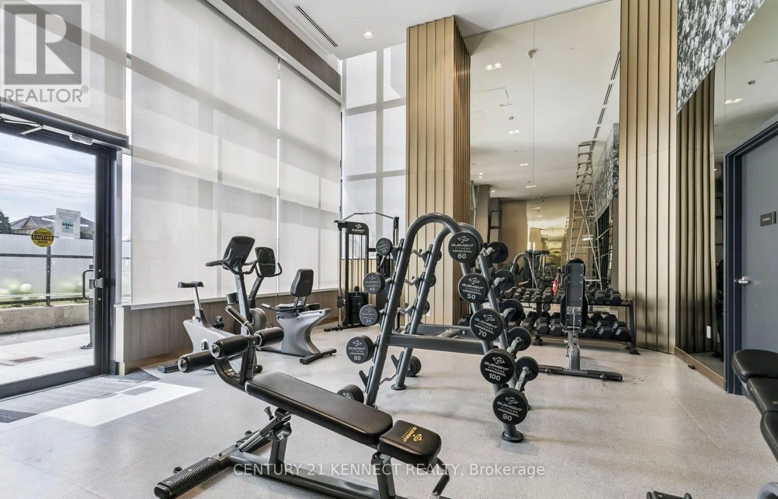 628 - 395 DUNDAS STREET W