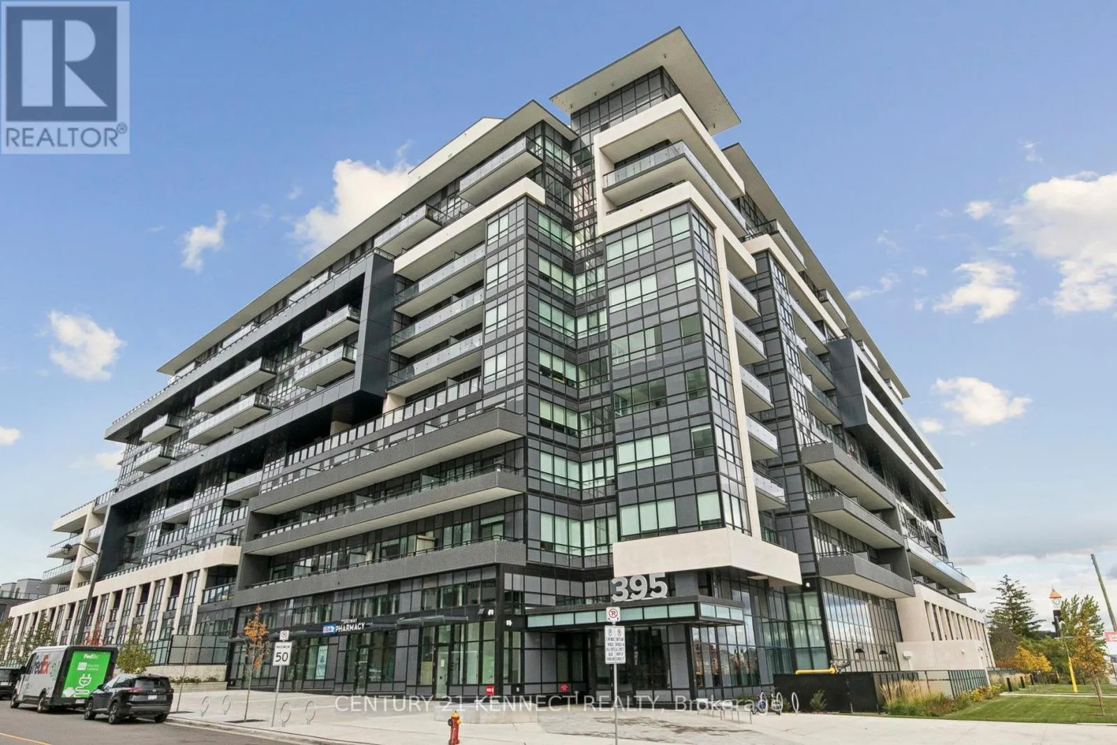 628 - 395 DUNDAS STREET W